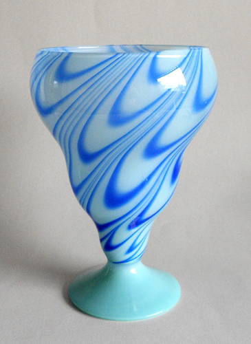 Vase AG - 1983